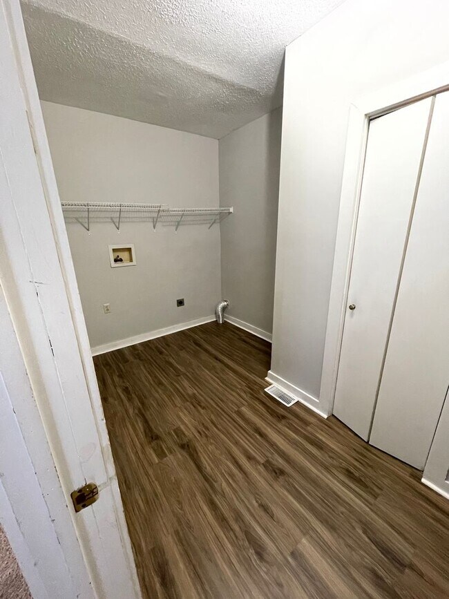 Building Photo - Two Bedroom Single Family Home