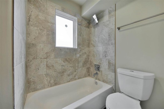 Building Photo - 1109 W 25th St