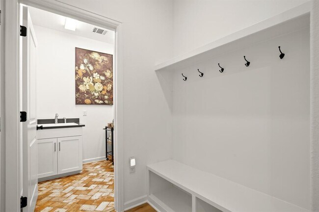 Building Photo - 16718 Lilo Dr