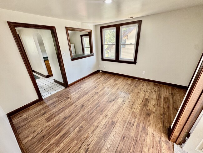 Building Photo - 15513 N Park Ave