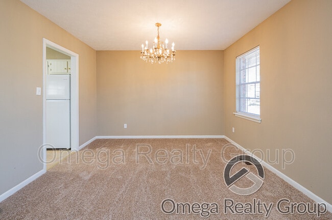 Building Photo - 504 Roselle Ln