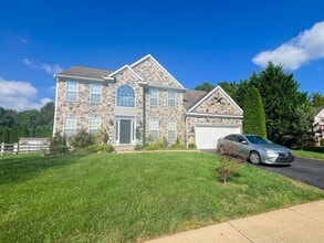 Building Photo - Located In Townsend Village