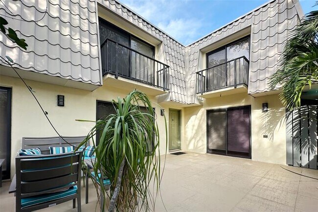 Building Photo - 1700 Embassy Dr