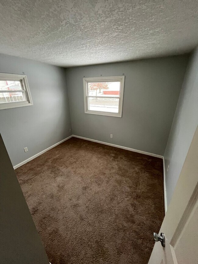 Building Photo - New 3 bedroom listing! Move in special!