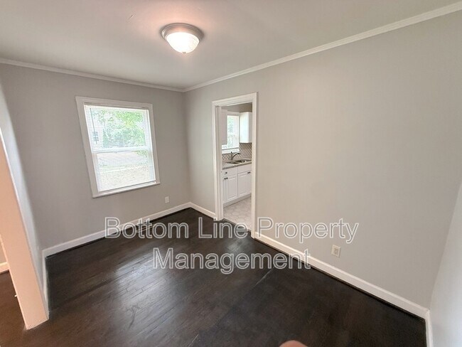 Building Photo - 214 S Gardner Ave