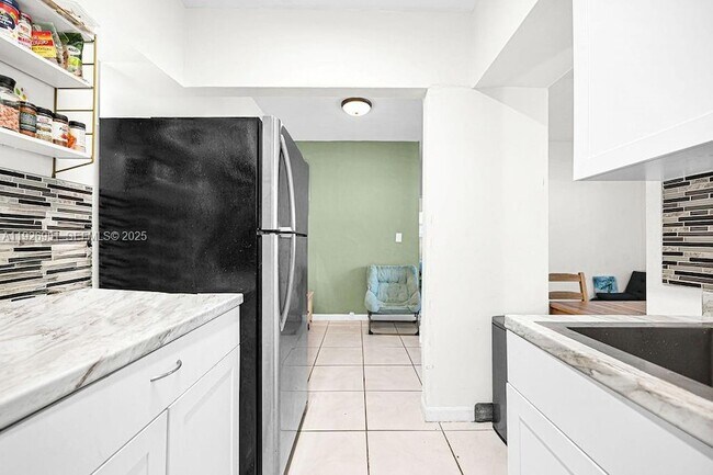 Building Photo - 7625 Harding Ave