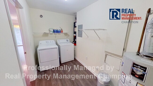 Building Photo - First Floor Condo with Spacious Floorplan