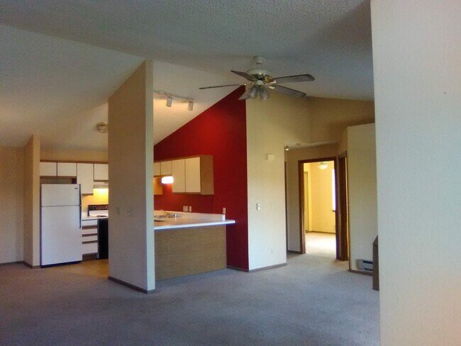 Building Photo - 200 Cardinal Dr