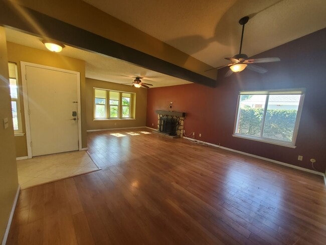 Building Photo - Single Family and Single Story Beautiful H...