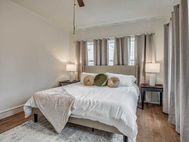 Building Photo - Stylish & Fully Furnished Home in the Hear...