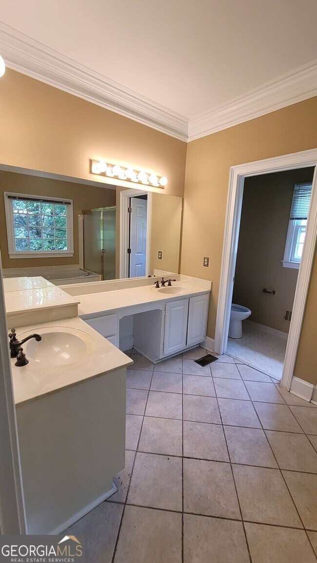 Building Photo - 5005 Johns Creek Ct