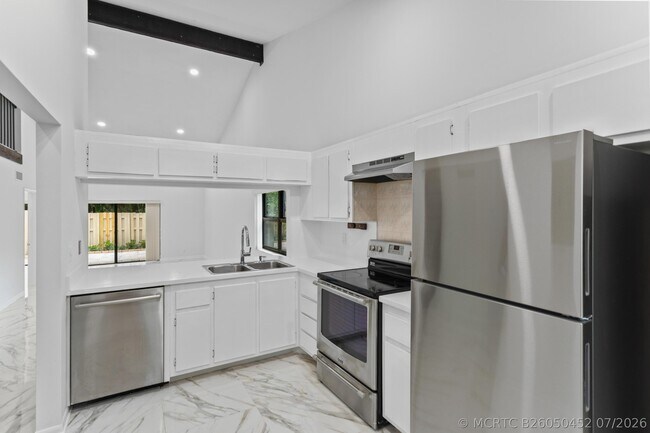 Building Photo - 1400 NW 9th Ave