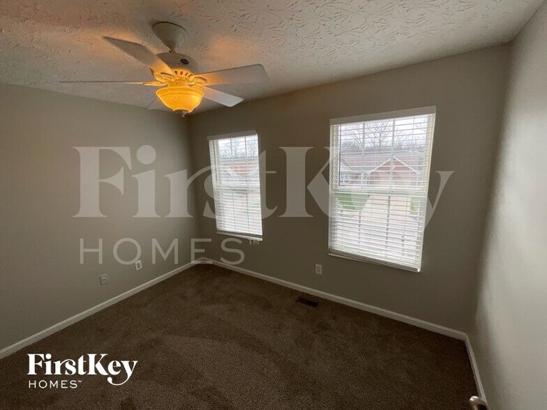 Building Photo - 671 McCormick Ln