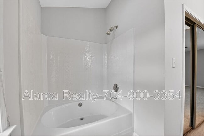Building Photo - 9205 Mitchell Glen Dr