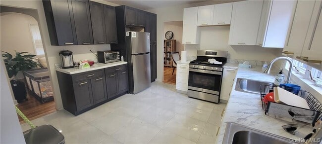 Building Photo - 1 Hadassah Ln
