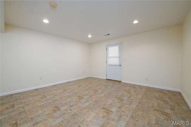 Building Photo - Amazing 4 bedroom 3.5 Bath house