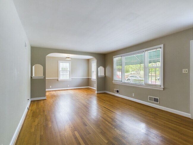 Building Photo - 6632 Three Chopt Rd