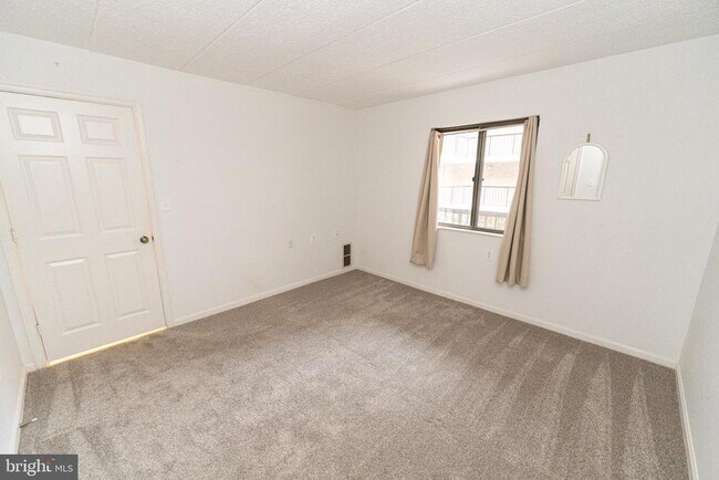 Building Photo - 227 Canal Park Dr