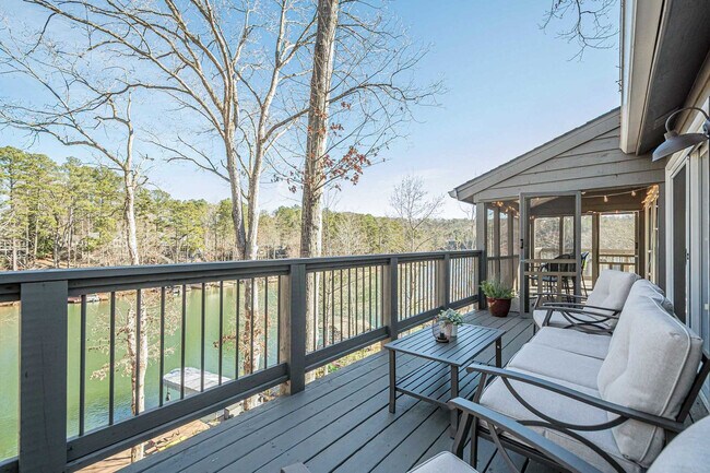 Building Photo - 117 Lakeview Cir