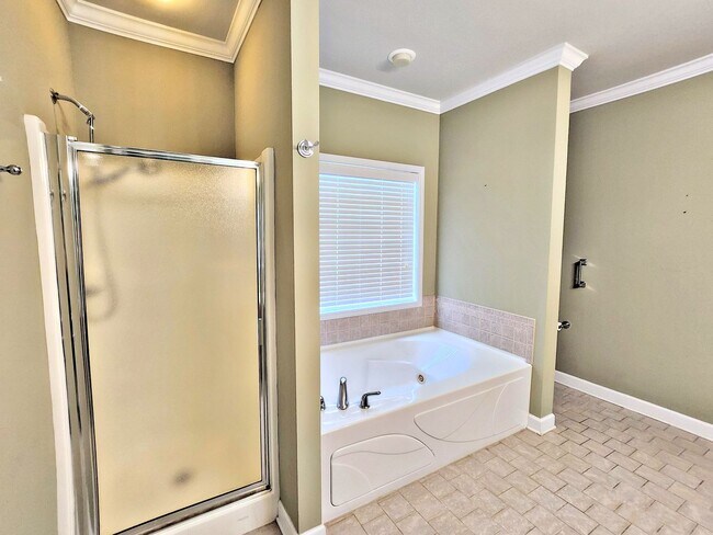 Building Photo - HOUSE FOR RENT - DECATUR