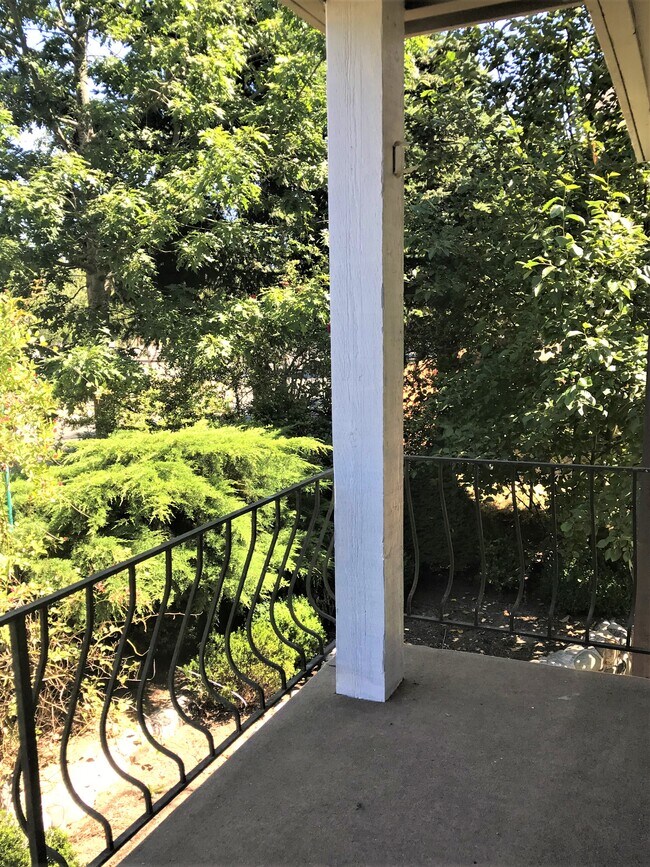 Building Photo - 1366 Orleans St