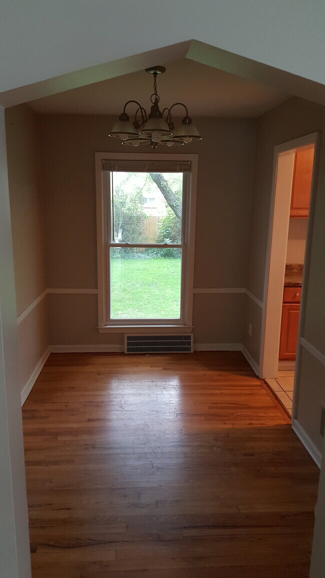 Building Photo - 13660 Manhattan St