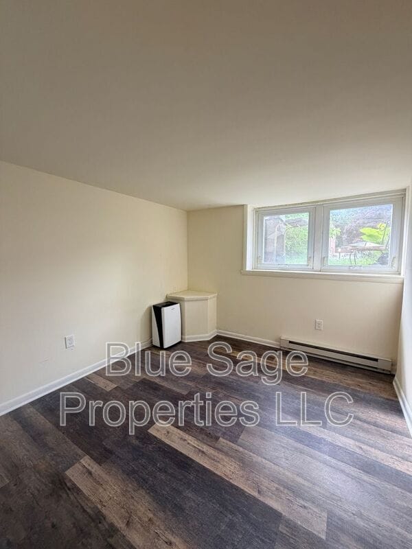 Building Photo - 2 E Manoa Rd