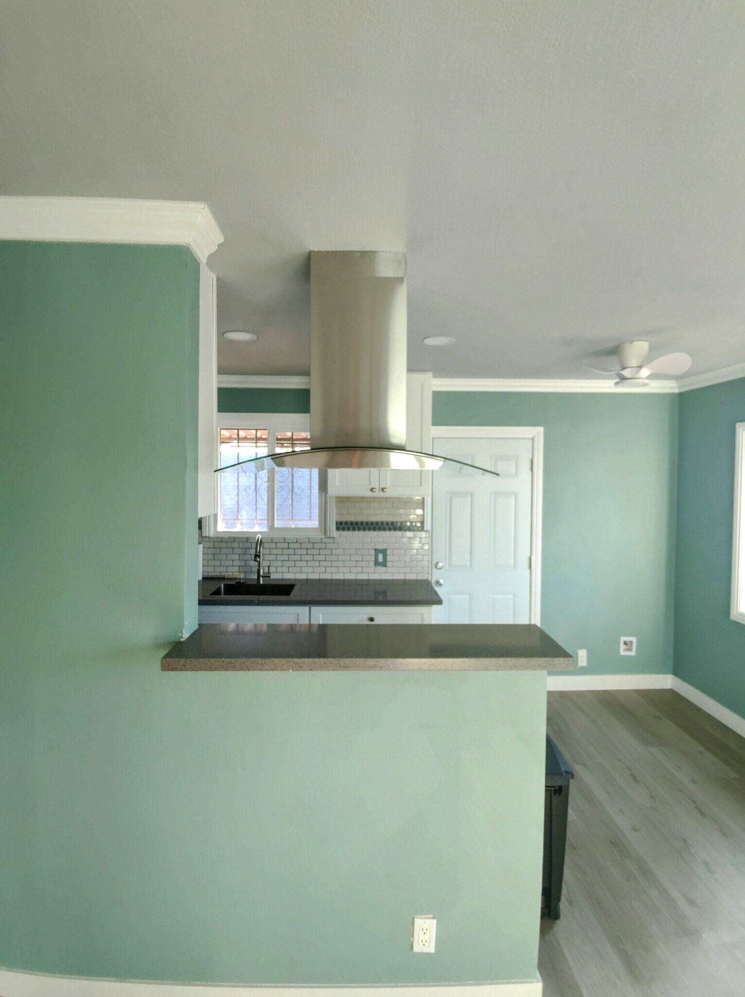 Building Photo - 720 W 47th St