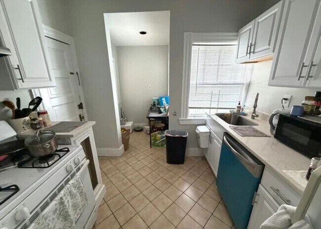 Building Photo - Amazing Value! Brighton 3-bed/1-bath; Great Location on the B and D Lines