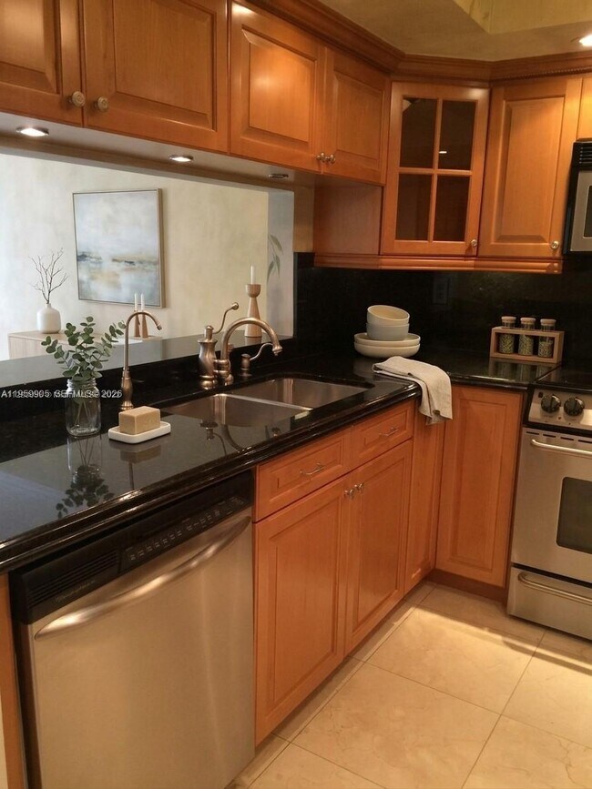 Building Photo - 555 NE 15th St