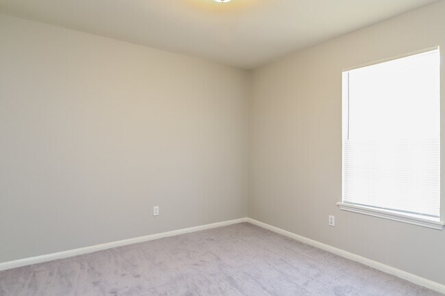 Building Photo - 1707 Corral Dr