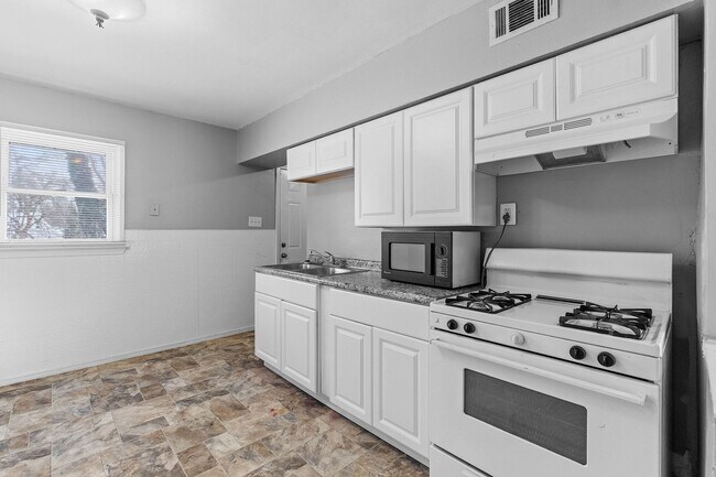 Building Photo - 8433 1st St