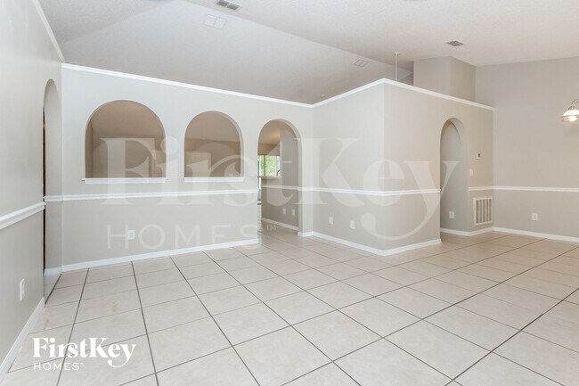 Building Photo - 2998 SW Vittorio St