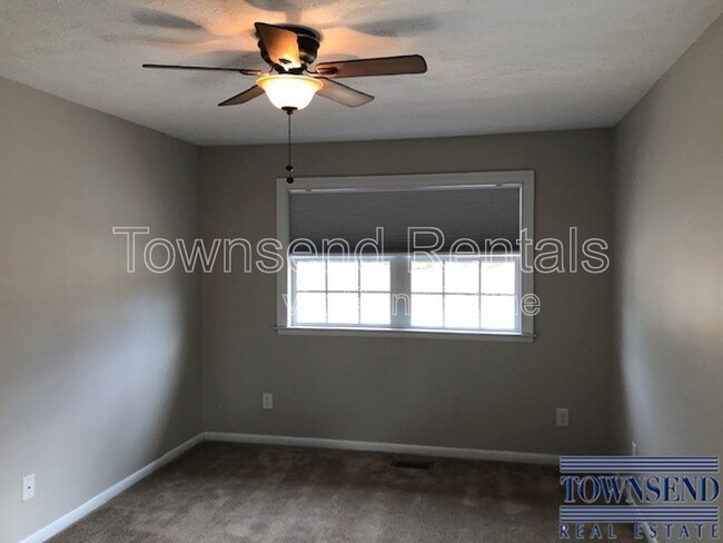 Building Photo - 658 Woodburn Dr