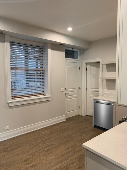 Building Photo - 2539 W Iowa St