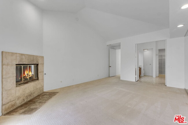 Building Photo - 3516 Malibu Country Dr