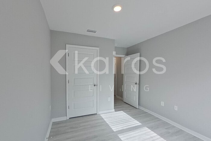 Building Photo - 253 Monarch Ln