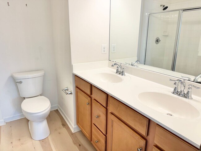 Building Photo - 127 Streamview Dr