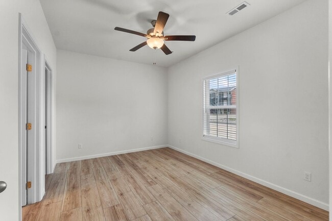 Building Photo - 1112 Bertling St