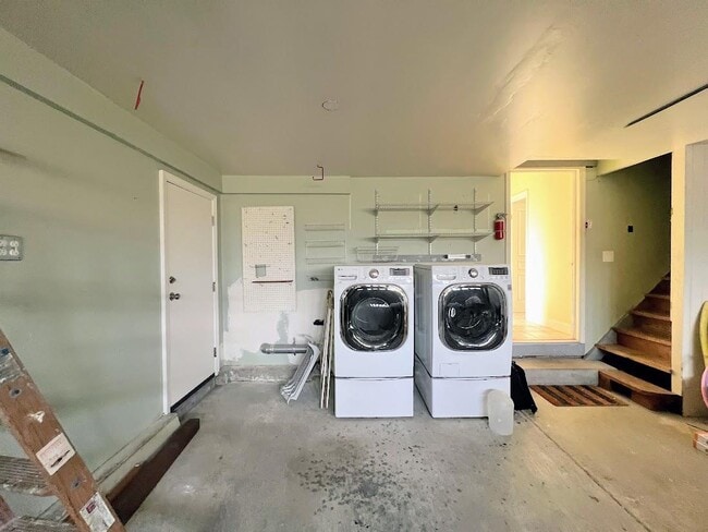 Building Photo - 150 Flying Mist Isle