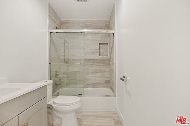 Building Photo - 4232 Rosewood Ave