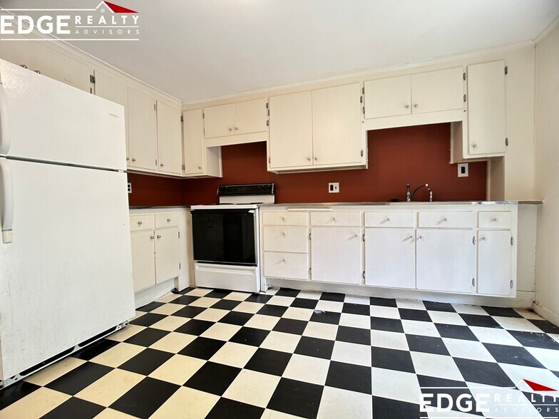 Primary Photo - 199 Mount Auburn St