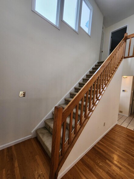 Building Photo - 41 Ledgewood Dr