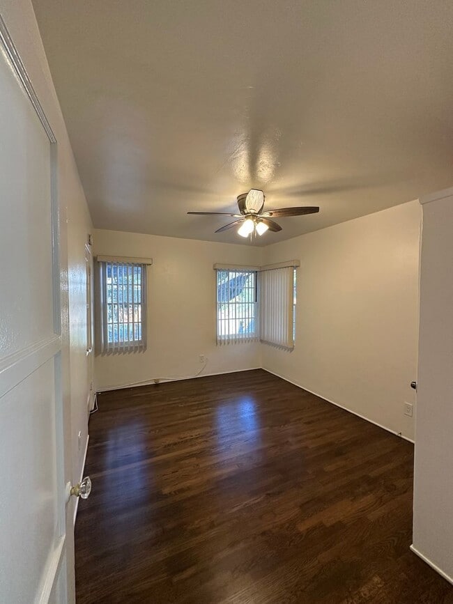 Building Photo - 505 W Maple St