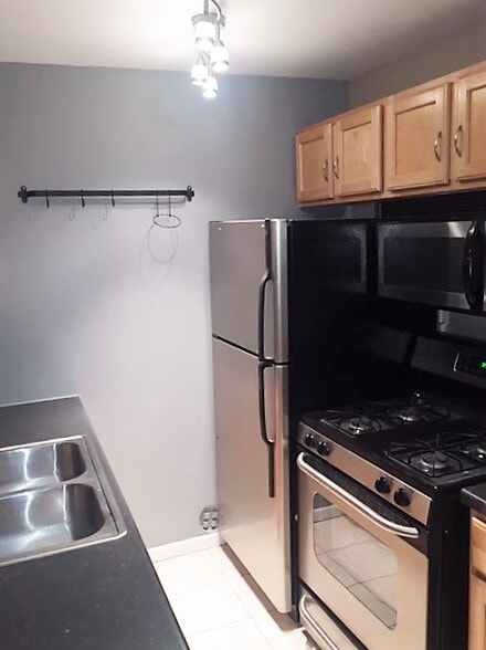Kitchen - 2112 Garfield Ave
