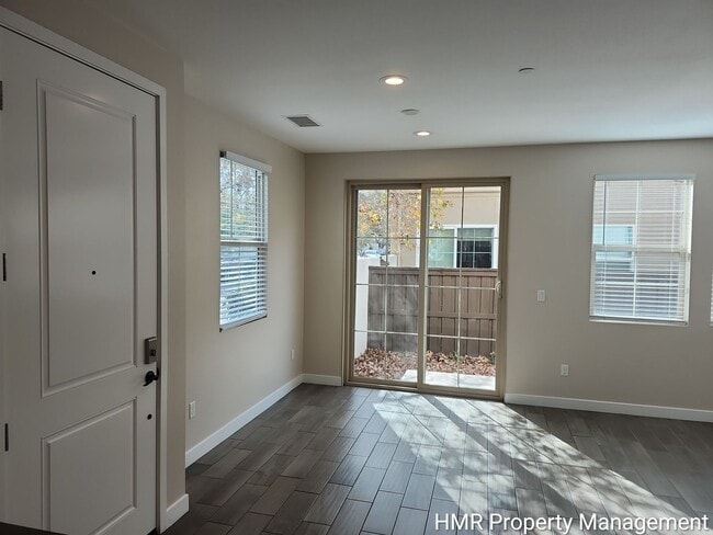 Building Photo - 2 Story Home 3 bedroom 2.5 bath in Glendora