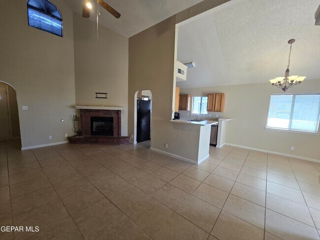 Building Photo - 1025 Desierto Luna St