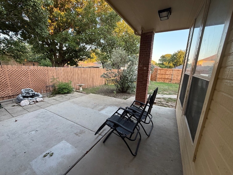 Building Photo - 1022 Dickens Ln