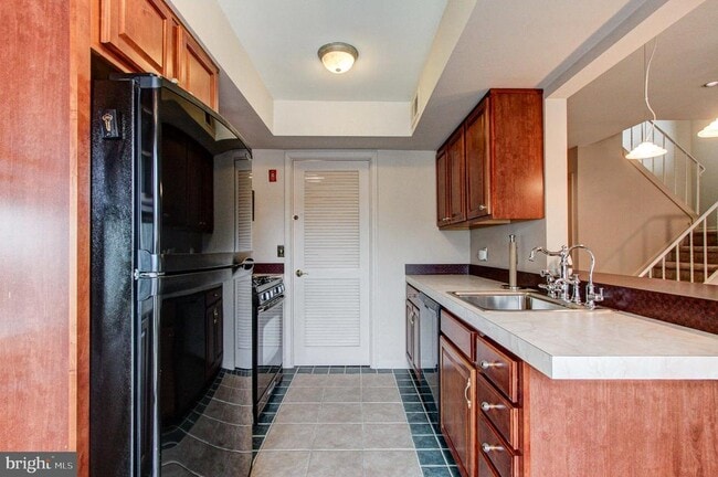 Building Photo - 204 Saratoga Ct