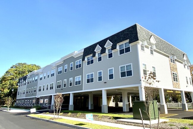 Building Photo - Baypointe at Keyport Apartments